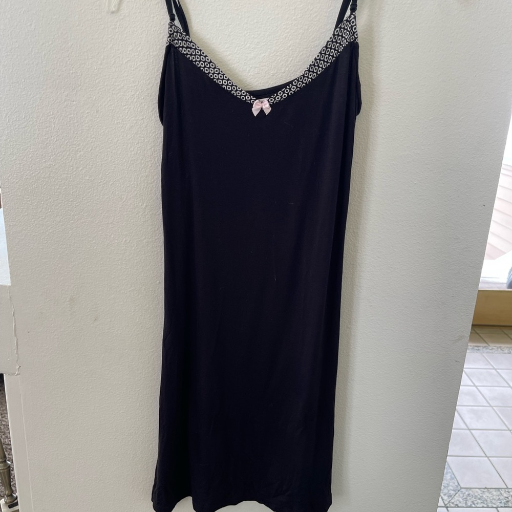 Modern Luxury by Carol Hochman, Black Slip with Patterned Trim, Size Small